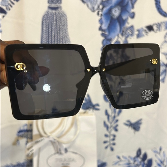 Prada Gift Bag with Free Gifts - Picture 9 of 14